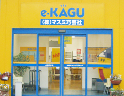 １階からはもちろん、２階曜の入口、駐車場もあります。