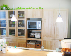 天然木のキッチン収納