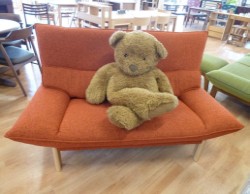 低めのファブリックソファー