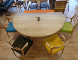 人気の半円テーブルセット