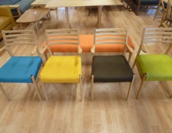 カラフルな軽いチェア♪