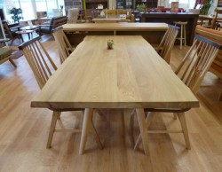 一枚板風ダイニングテーブル