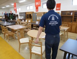 食器棚の仕様など、お気軽にスタッフへお尋ねください！！