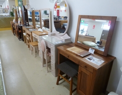 ドレッサー・鏡台・置き鏡あり